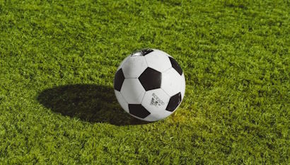 Насколько надо накачивать мяч для игры в футбол?